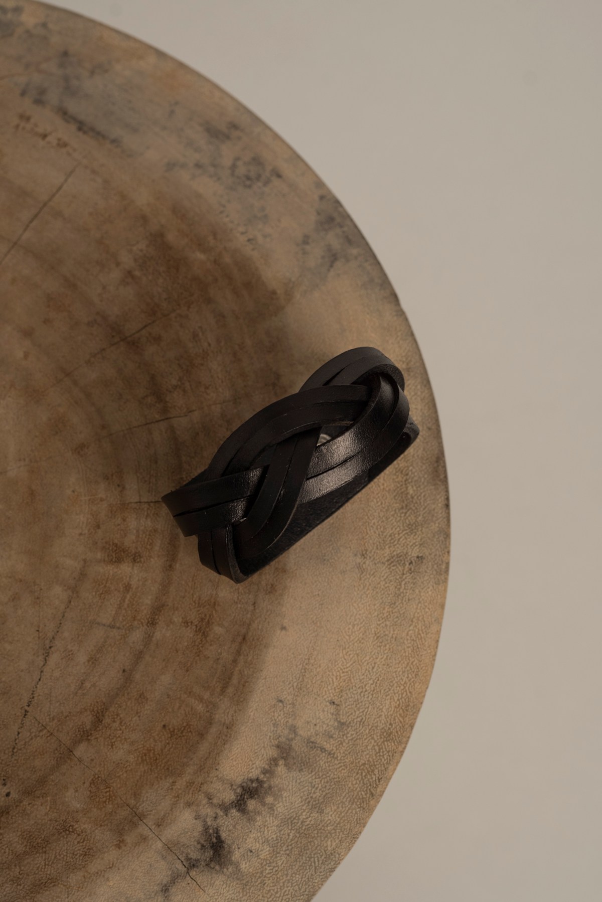 ESPIGA brazalete negro