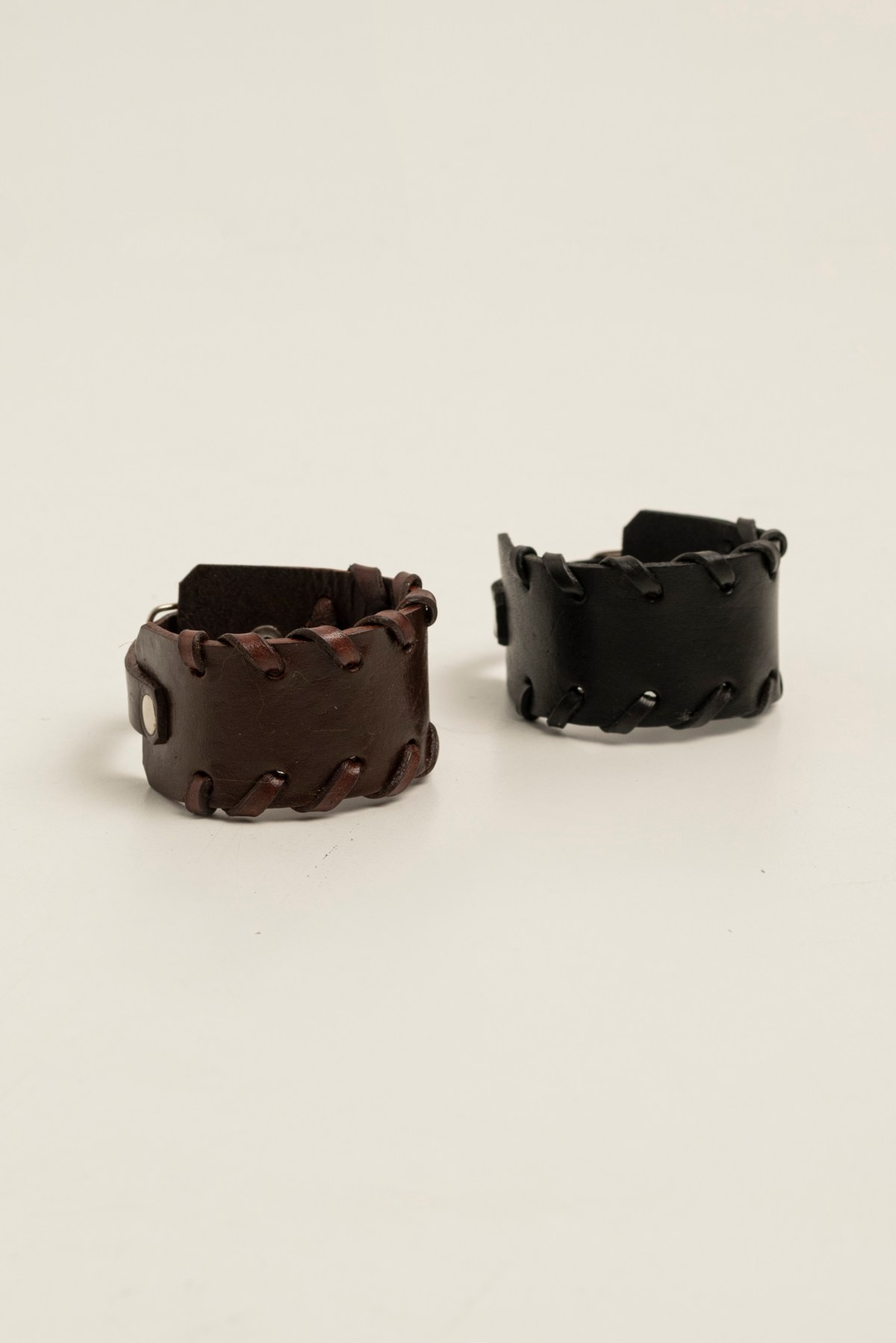 INDIRA brazalete negro