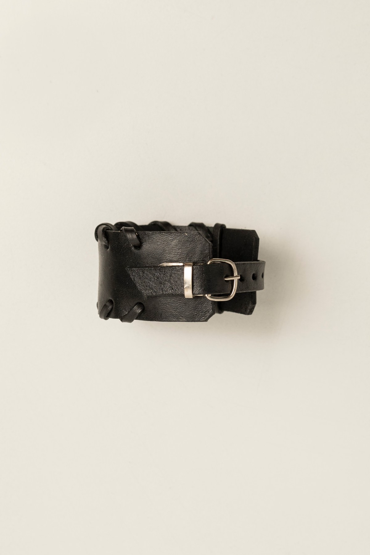 INDIRA brazalete negro