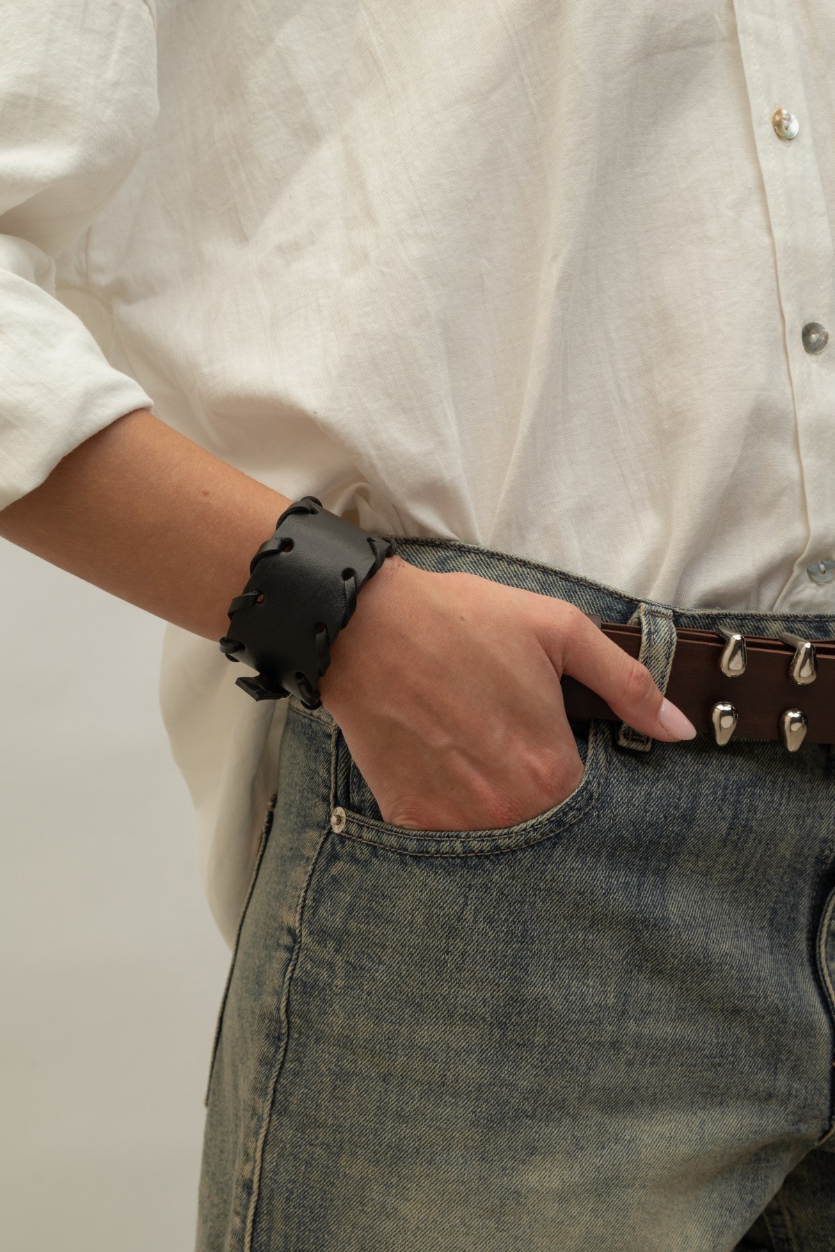 INDIRA brazalete negro