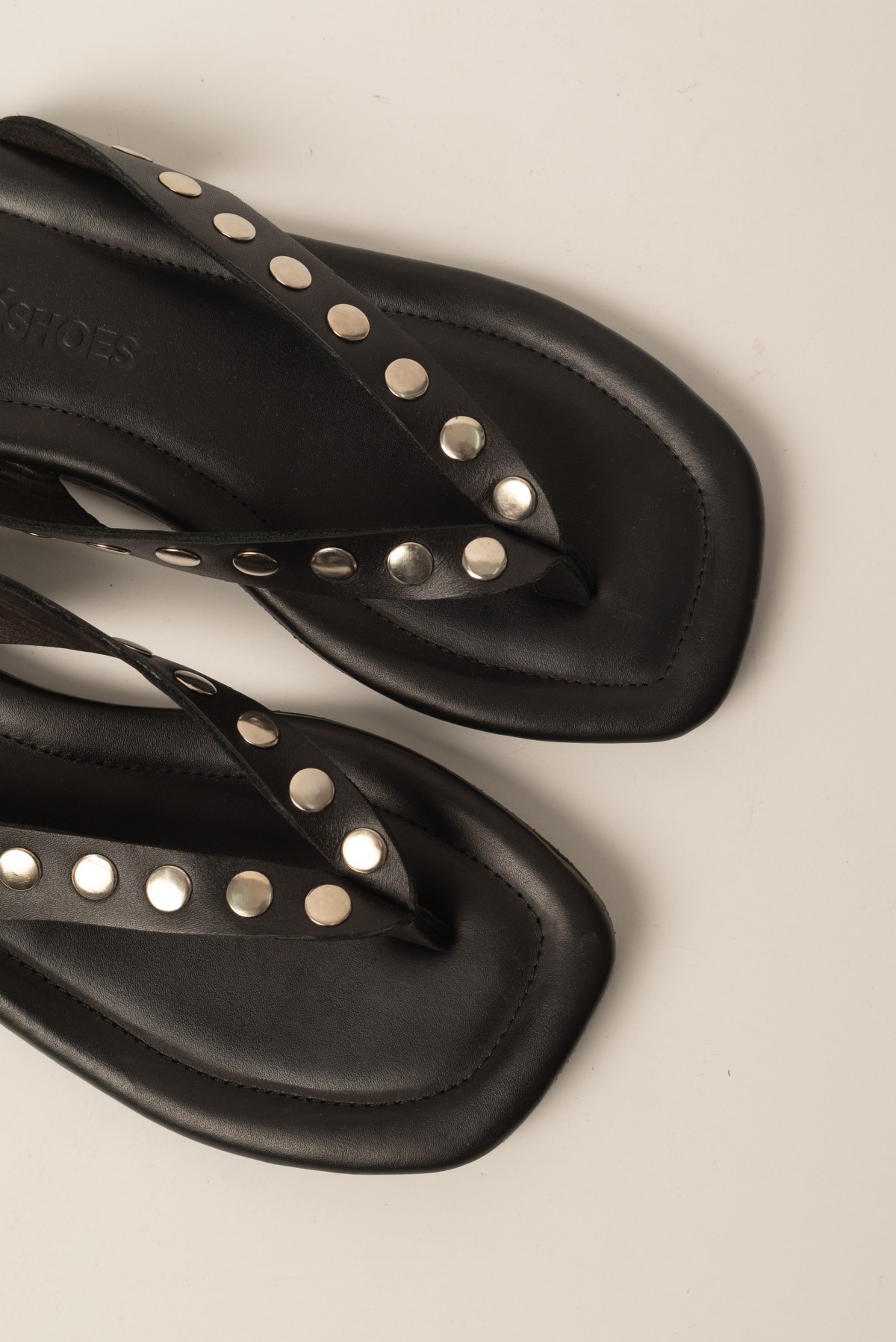 Ojota CHLOE negro de cuero vacuno, foto 2 – COCÓSHOES